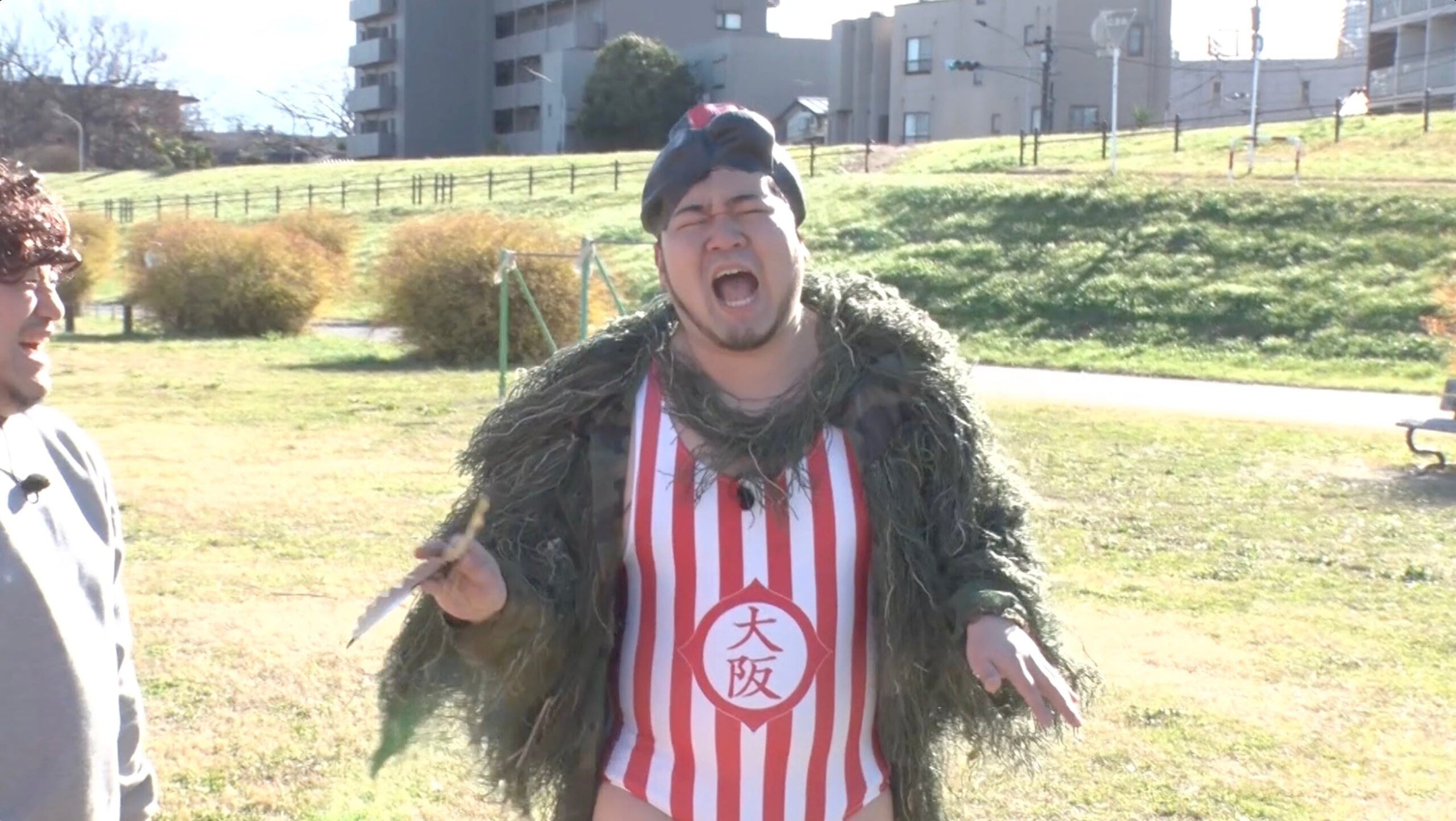 コスプレで登場する出演者たち