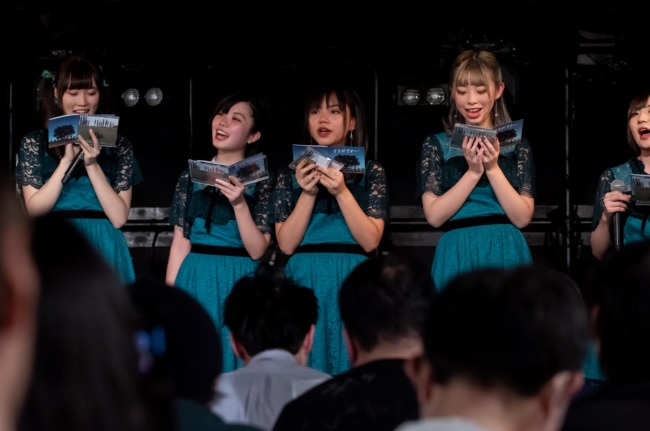 新潟の専門学校グループ所属のアイドルユニット 観客と一体化したCDリリースイベントを開催