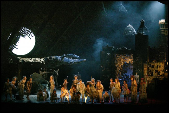10月に新国立劇場で上演するオペラ『夏の夜の夢』モネ劇場公演より