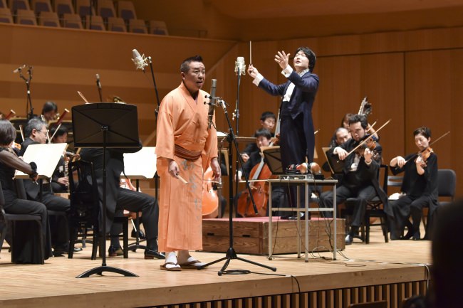 山田和樹マエストロ指揮、日本フィルハーモニー交響楽団演奏の大舞台で熱唱する林家たい平師匠