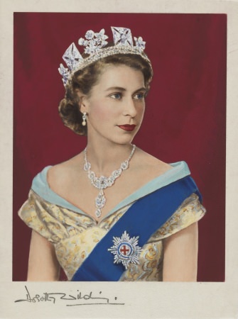 Queen Elizabeth II by Dorothy Wilding, hand-coloured by Beatrice Johnson　(1952)       ©National Portrait Gallery