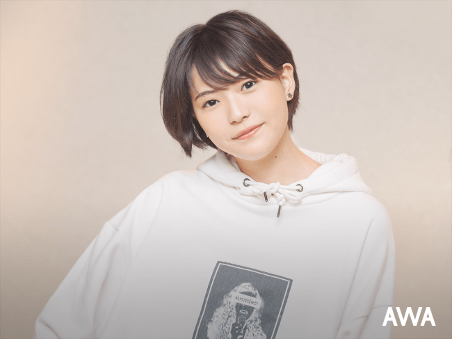 16歳の現役女子高生シンガー・三阪咲が“今、お家でも聴いて楽しんで欲しい曲”をテーマにしたプレイリストを「AWA」で公開