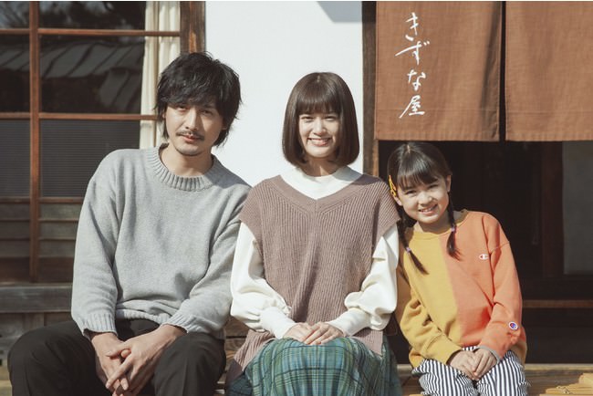（左から）中村俊介、小西桜子、新津ちせ　　　　　　　　　　　　　　　　　　　　©「京阪沿線物語」製作委員会