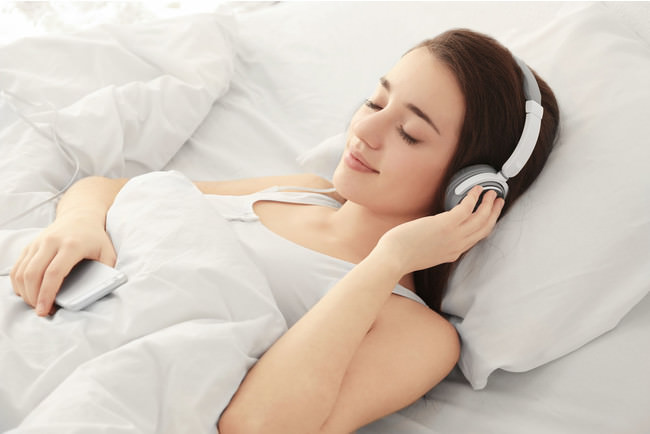 コラム「音楽が睡眠にもたらす効果～3つの【意識レベル】に直接作用」
