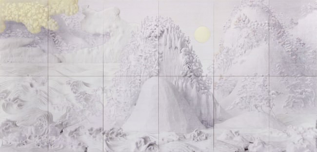 山田純嗣《(14-4) 日月山水（右隻）》 2014年　ポリコートパネルに印画紙、樹脂、パールペイント、インタリオ・オン・フォト
