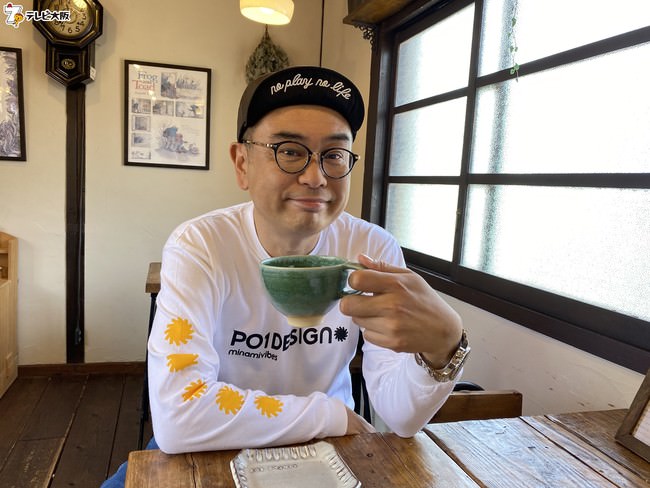 大阪市城東区今福西にあるカフェと雑貨のお店【Simple Box】でインタビューに答える中島ヒロト