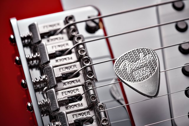 フェンダー創業75周年記念「PAMP×FENDER」『スターリング・シルバー・プレイアブル・ギターピック』5月22（土）より日本公式オンラインショップにて数量限定販売