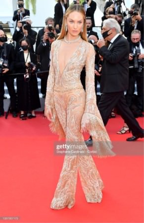 キャンディス・スワンポールがポメラートのジュエリーをまとい第74回カンヌ国際映画祭に登場