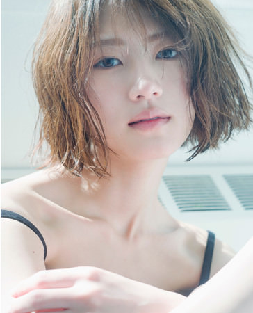 9月8日発売「若月佑美 ２nd 写真集」 セクシー＆クールなカバー写真を公開！