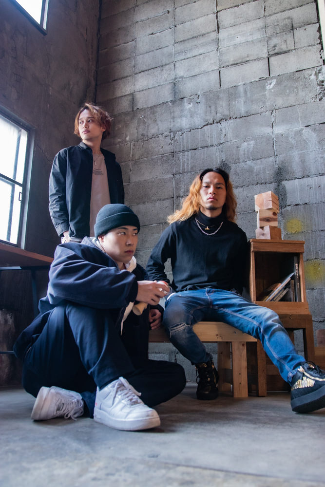若者に絶大な人気を誇る3人組音楽ユニット「TENSONG」の
結成秘話インタビューを公開！