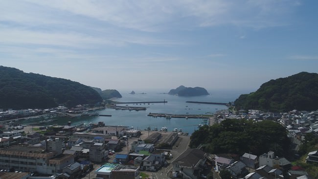 徳島県美波町由岐湾内地区の航空写真