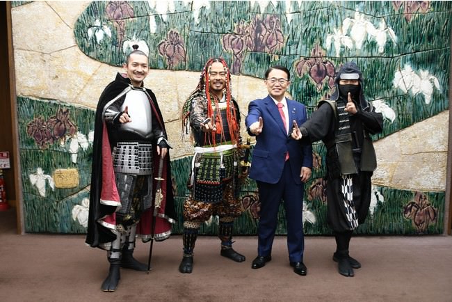 愛知県出身の世界的ダンスアーティストケント・モリさんが、「武将・忍者」をテーマにしたミュージックビデオ配信にあたり 愛知県知事へ表敬訪問を実施