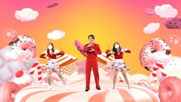 AKB48の「恋するフォーチュンクッキー」を歌うGulf （C）フジテレビ