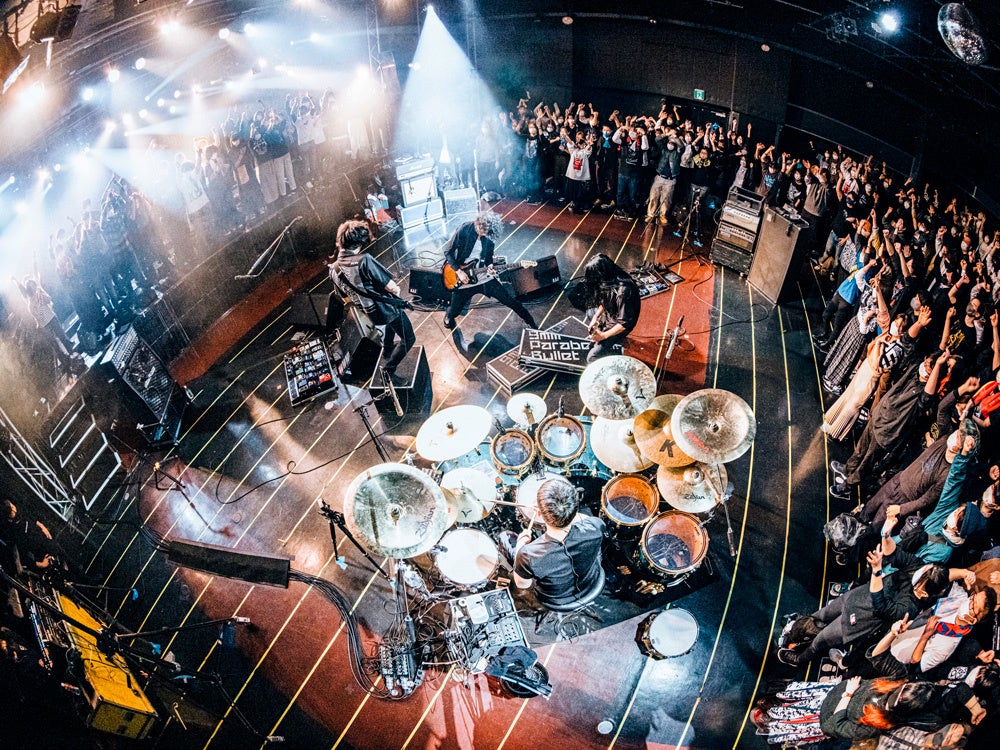 今年11月にCDデビュー10周年イヤーに突入するスリーピースロックバンド、SHISHAMOの大阪城音楽堂でのライブを6月19日（日）にWOWOWにて生中継決定！
