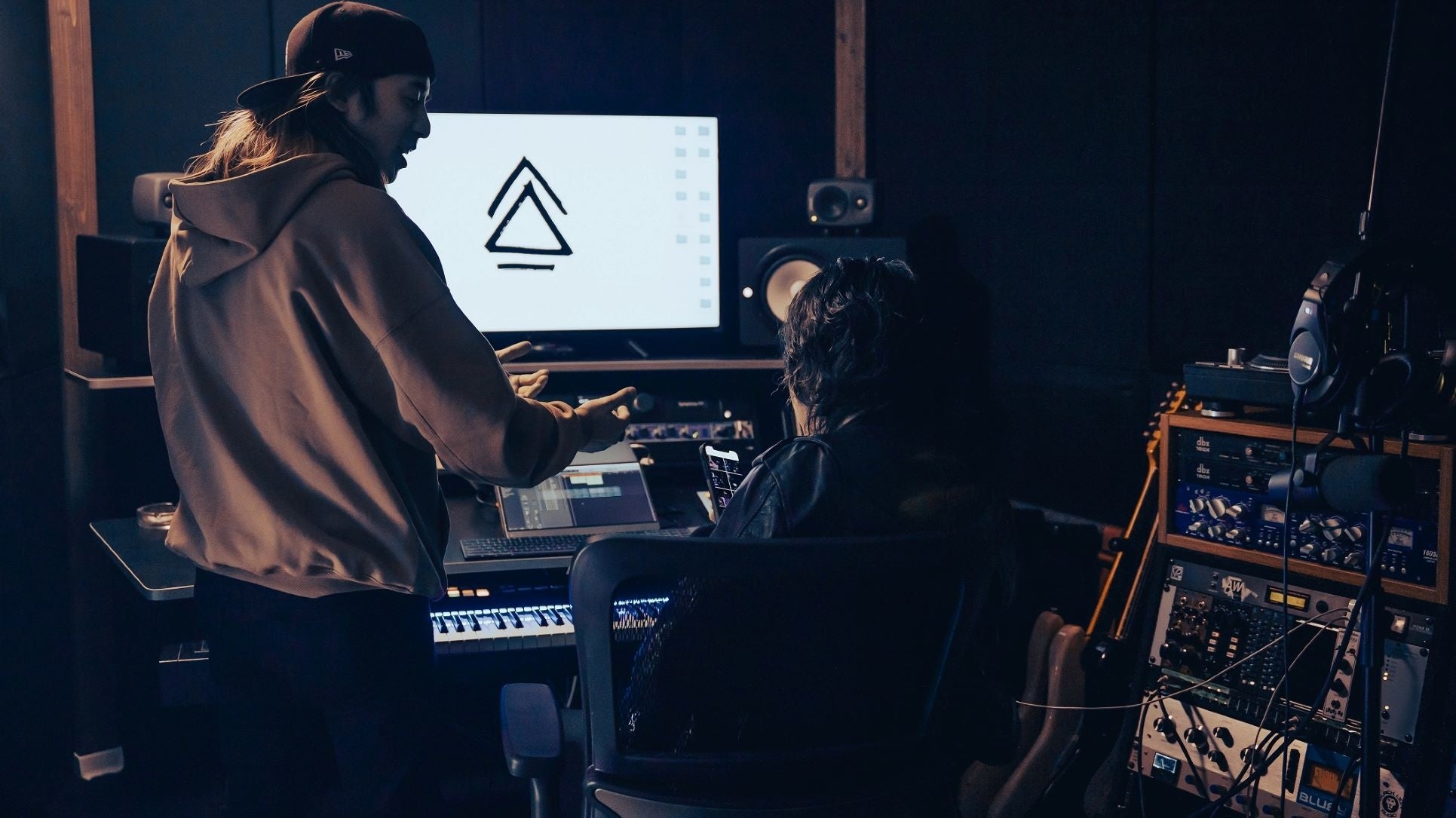 サバプロYoshが新プロジェクトThe Hideout Studiosを始動。デビューEP「Concrete」から先行シングル”False Alarm”を5月11日にリリース決定