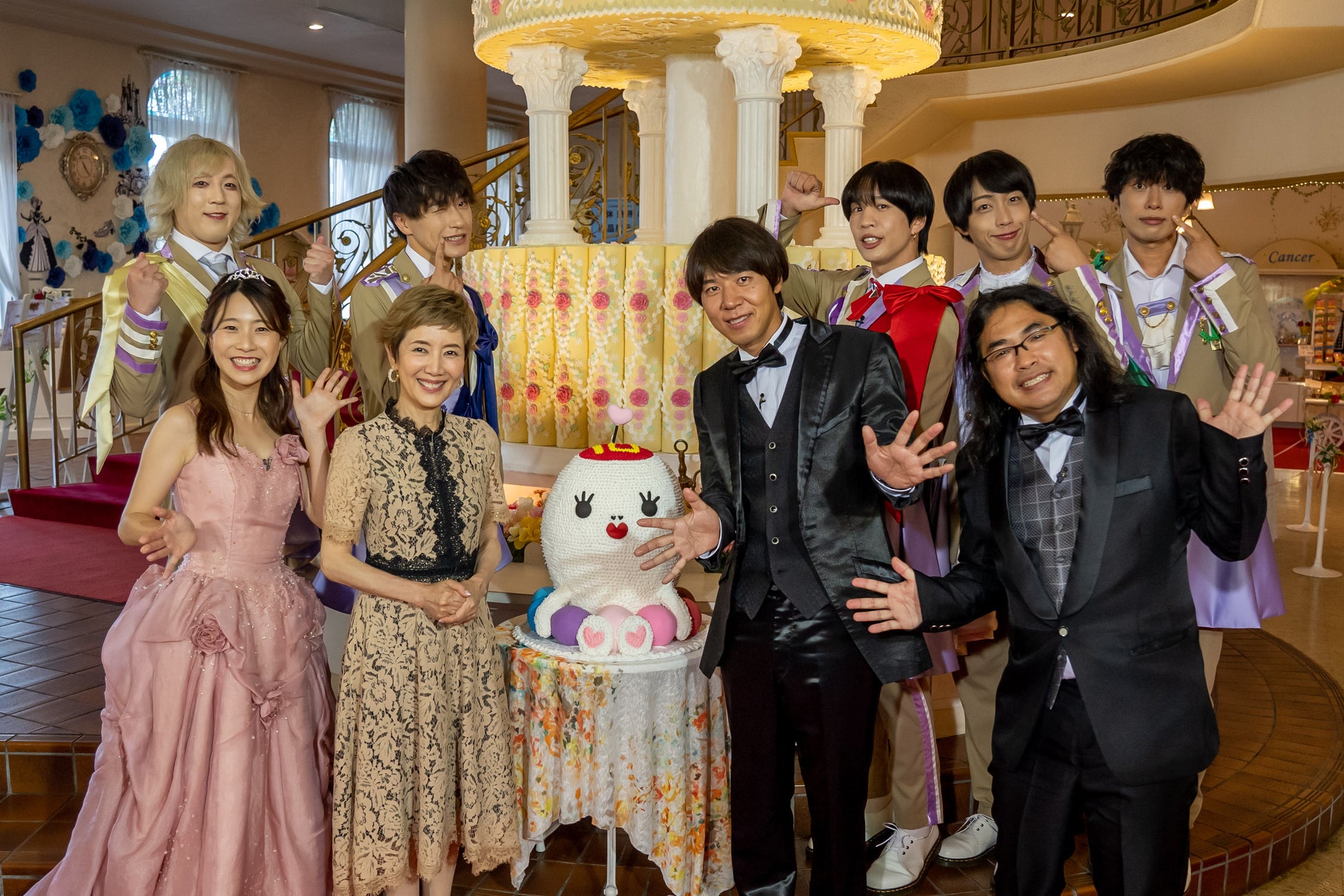 櫻坂46小林由依、お風呂に浮かぶパーフェクトボディに光が射す! 2nd写真集『意外性』から“女神降臨”水着カットを初公開!