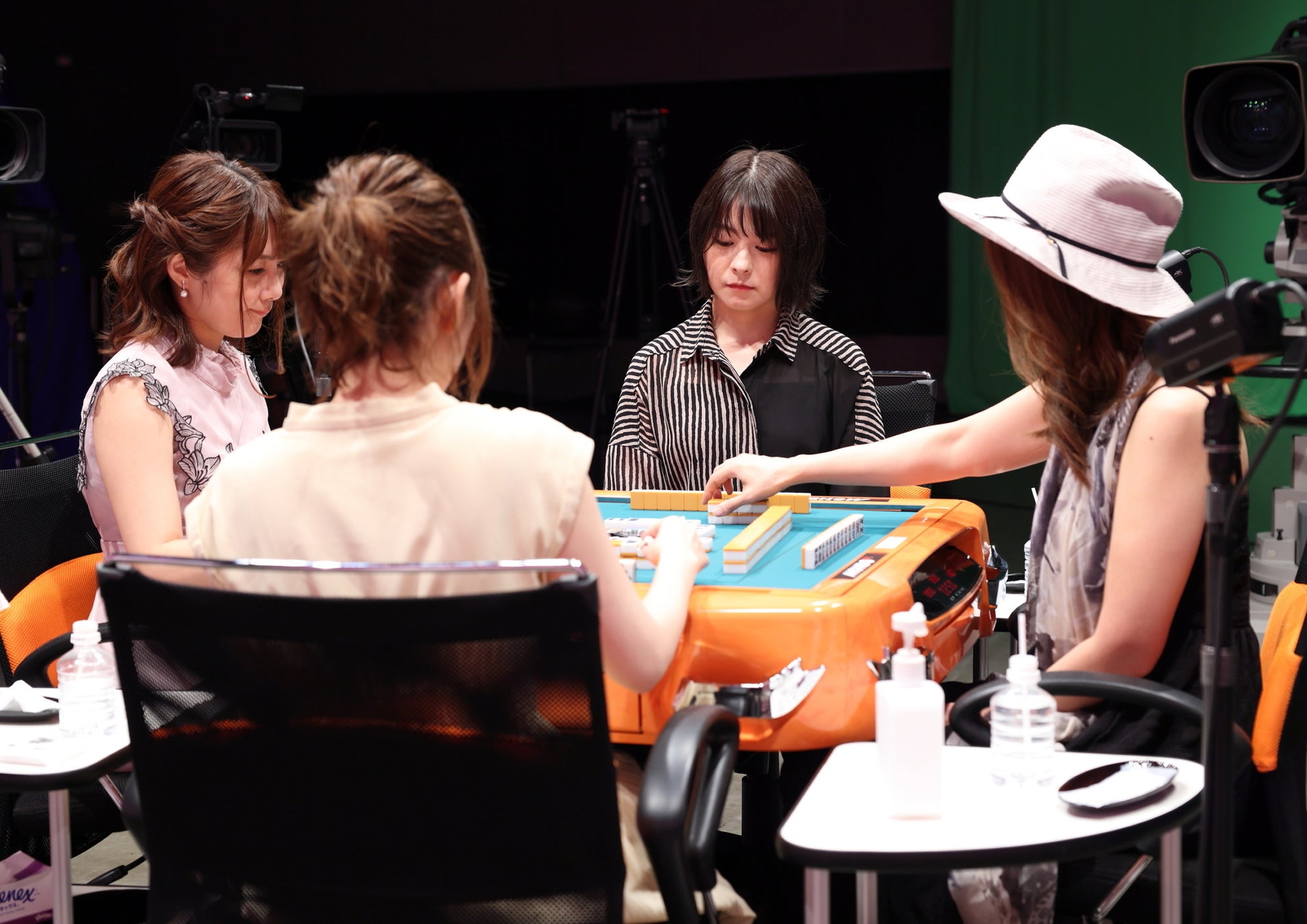 けいたんfrom REAL AKIBA BOYZと漫画家やしろあずき（当社エヴァンジェリスト）の2人が、日本最大ポーカートーナメント「Japan Open Poker Tour」で上位入賞を獲得！