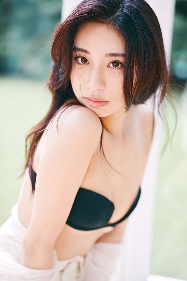 北海道生まれの現役パティシエ・星乃莉子の初グラビア＆初ヌードを収めたデジタル写真集が発売！