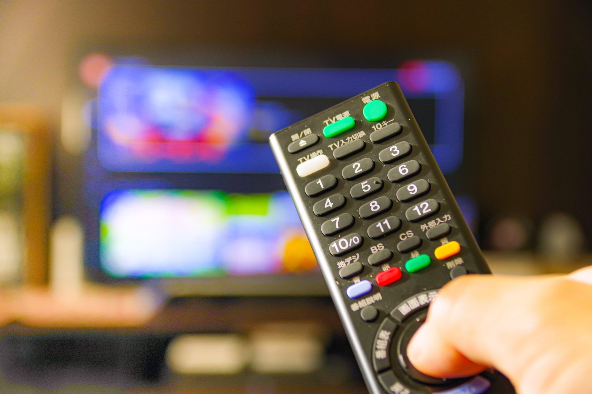 ミュージックビデオ、映画、ライブなどで活動する特殊メイクアップアーティスト「快歩」が初の個展 “TIPSY” を原宿で開催