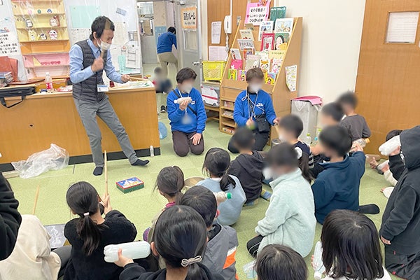 【開催レポート】蒔田小学校放課後キッズクラブ「手作りマラカスと、なんでも太鼓でリズム遊び」