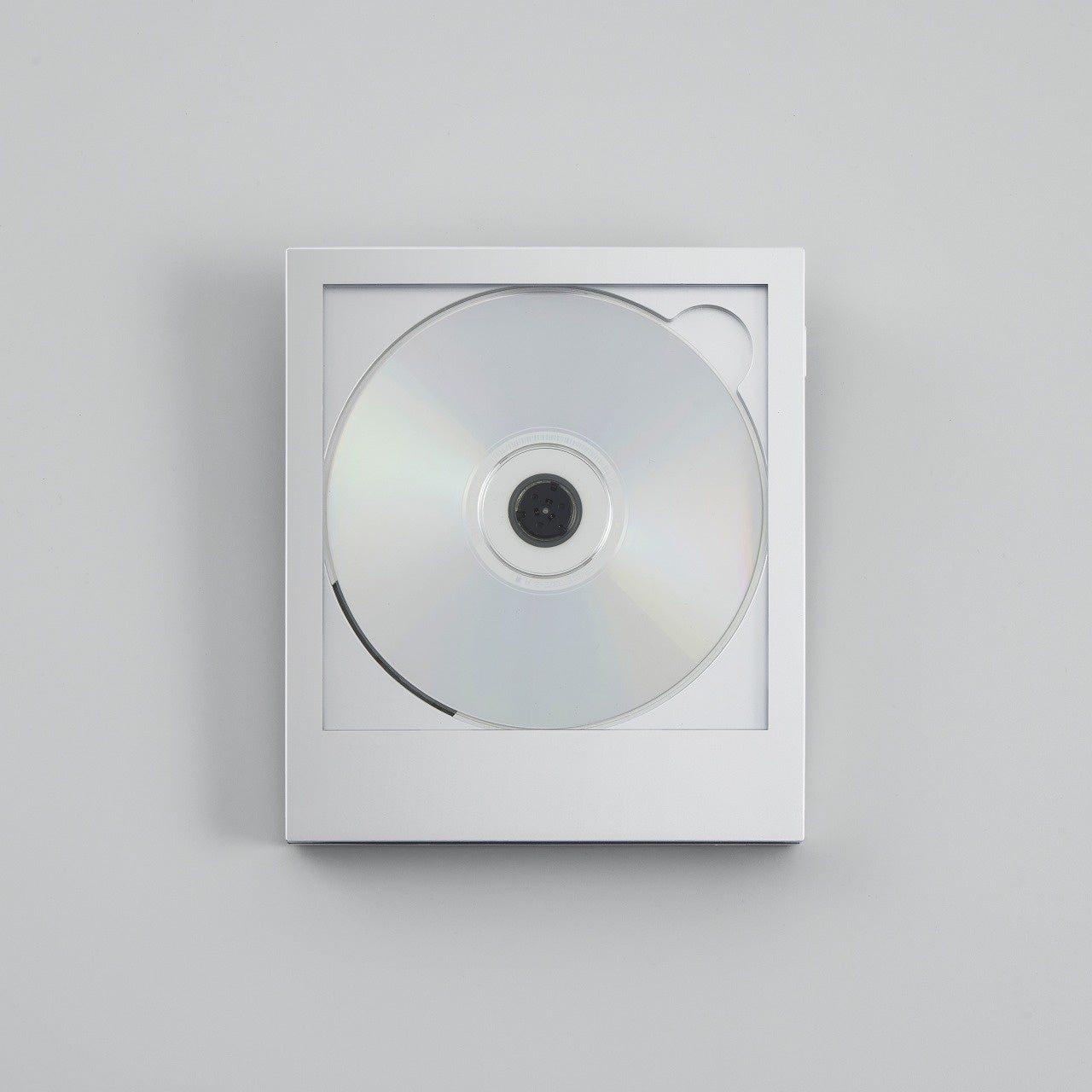 【二子玉川 蔦屋家電】ジャケットを飾れるCDプレーヤー Instant Disk Audio-CP1 限定カラー”Silver” 3/28(火)販売スタート