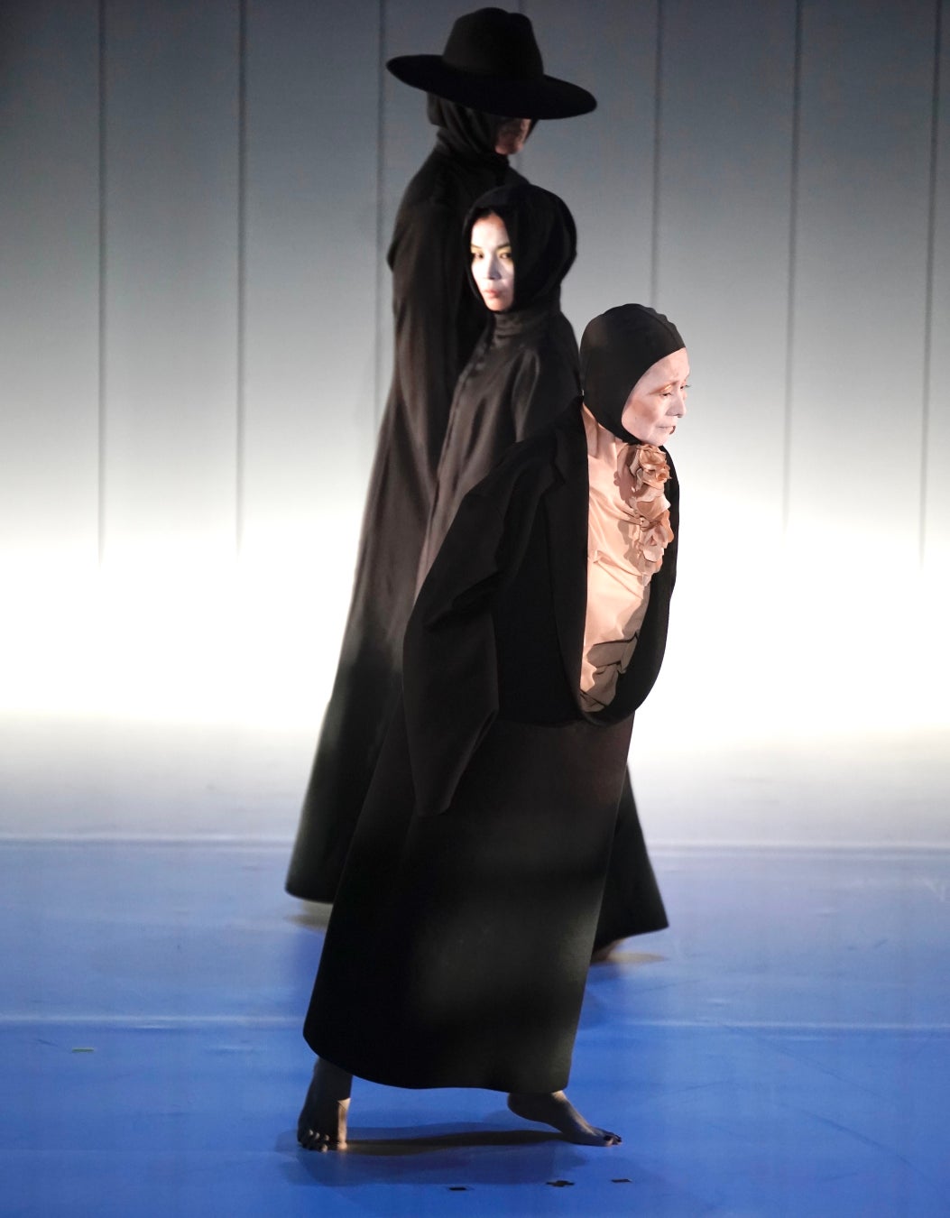 ロエベ、日本と欧州で行われる夏木マリ「印象派」の最新公演に協賛・衣装提供