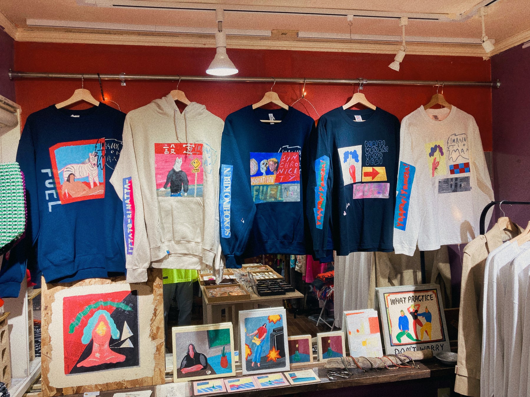 【gallery PARADISO 代々木上原】イラストレーター浜田一平POP-UP「服ときどきキャンバス」を12月1日から12月3日まで開催。『服に絵を直接描きました』