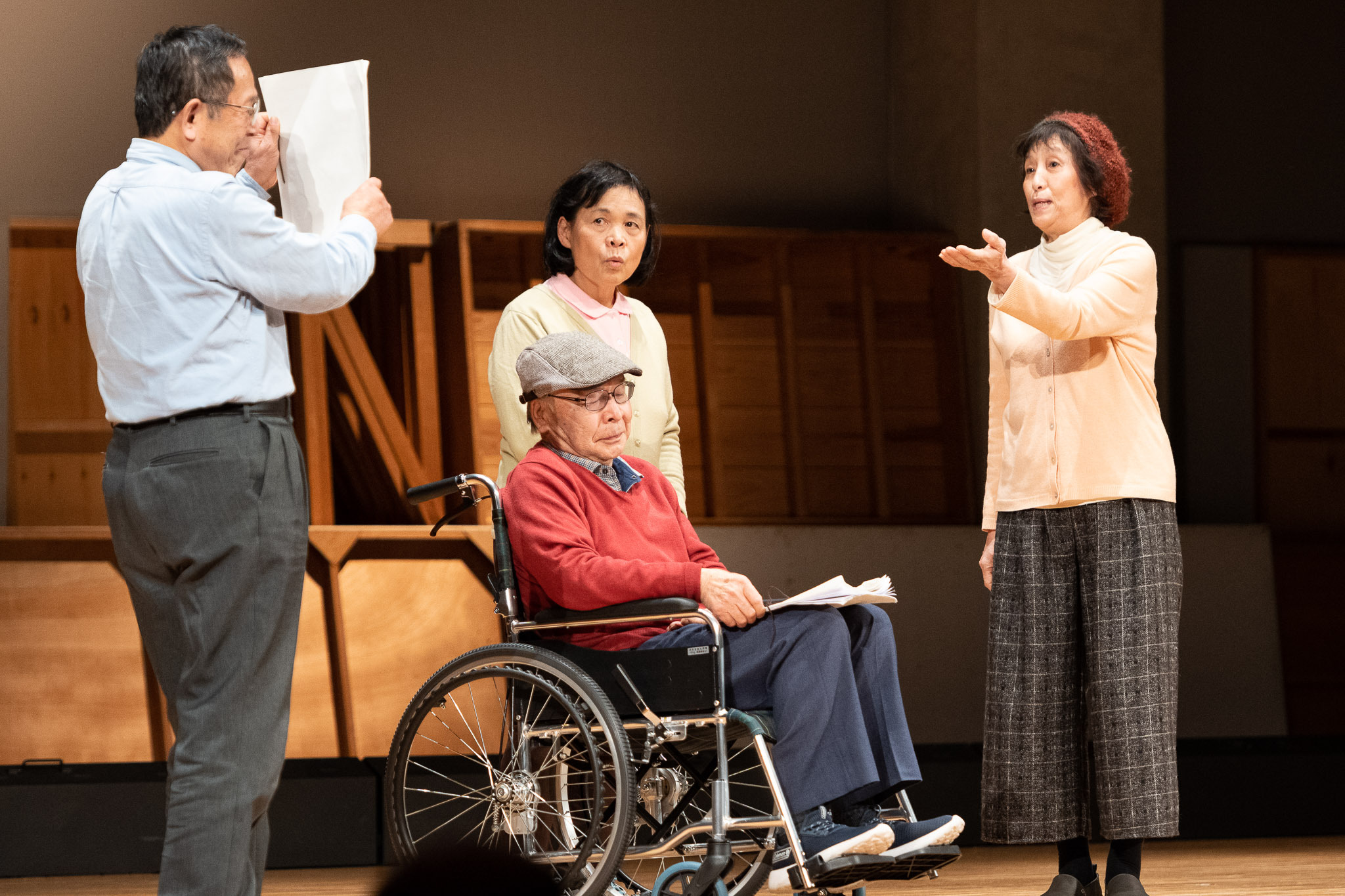 岡山芸術創造劇場 ハレノワ 開館事業として、岡山・三重にて
「老い」が楽しみになる演劇作品を2024年3月に上演