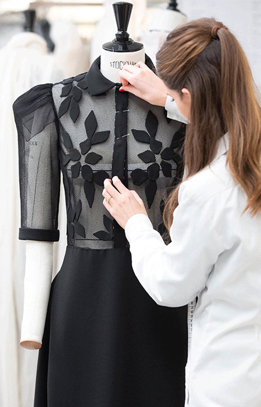 【DIOR】ナオミ・ワッツが纏うブラッククレープロングドレス