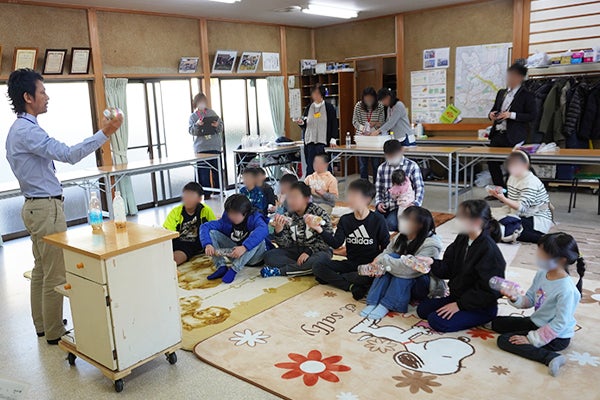 東京都神保町の新たなアートギャラリー「New Gallery」本日開廊。こけら落とし展示となる、YOASOBI「夜に駆ける」MVを手掛けたnina初個展「AfterBirth」スタート。