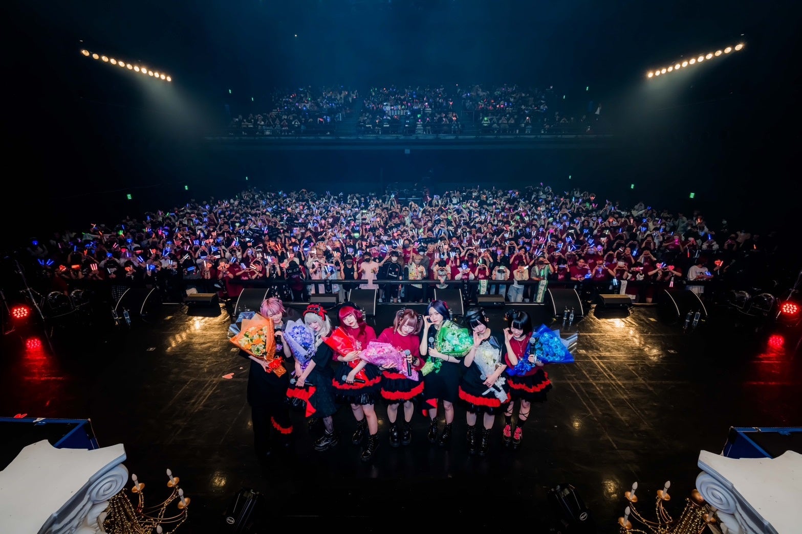 7人組アイドルグループAVAMの1周年記念“AVAM 1st Anniversary ONEMAN LIVE『R-Majesty』”KT Zepp Yokohamaにて開催されたライブの様子をレポート