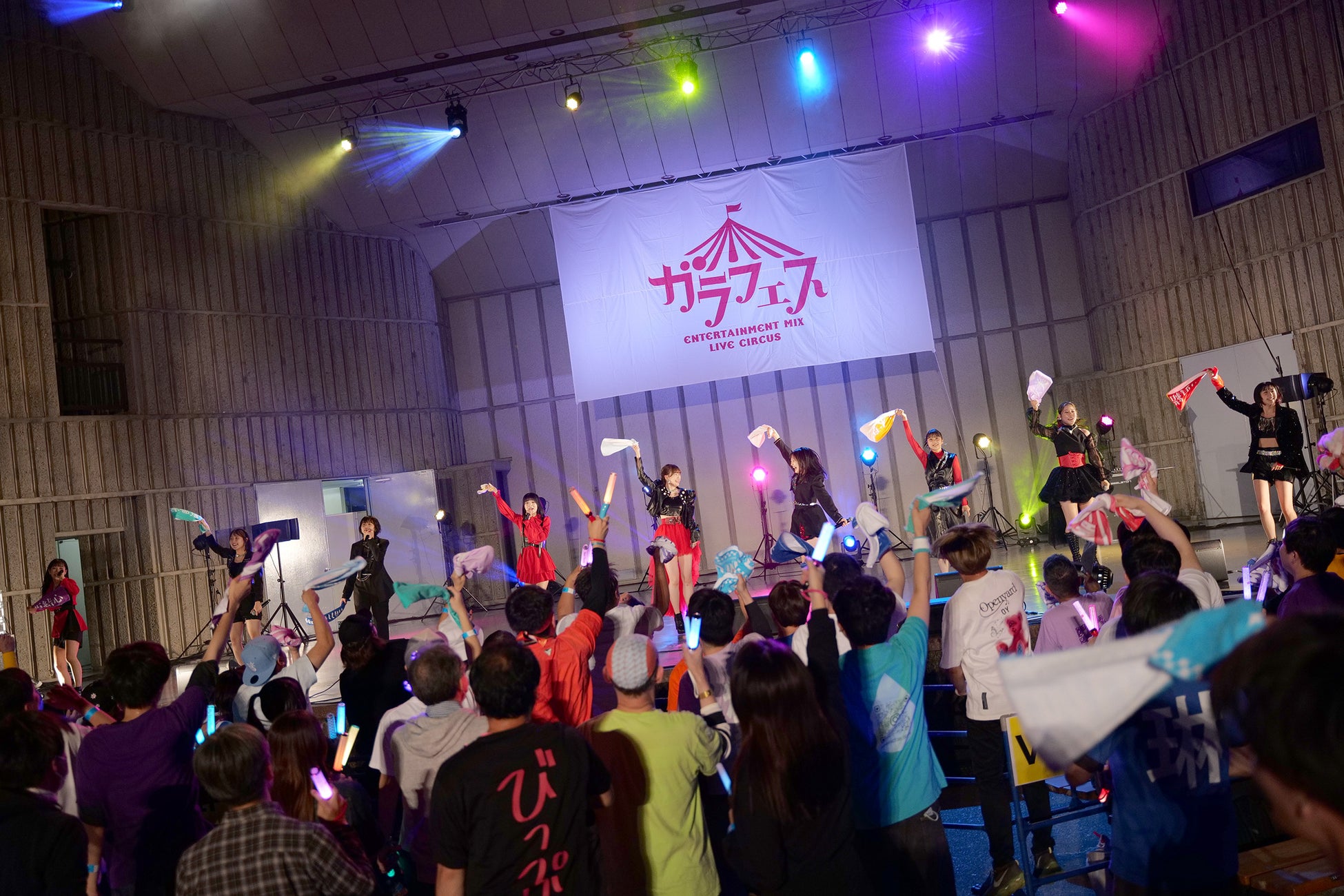 つばきファクトリー、東京女子流、真っ白なキャンバス、市川美織らが日比谷野音に集結！「ガラフェス～鳴らせ！絆ファンファーレ～」が大成功！