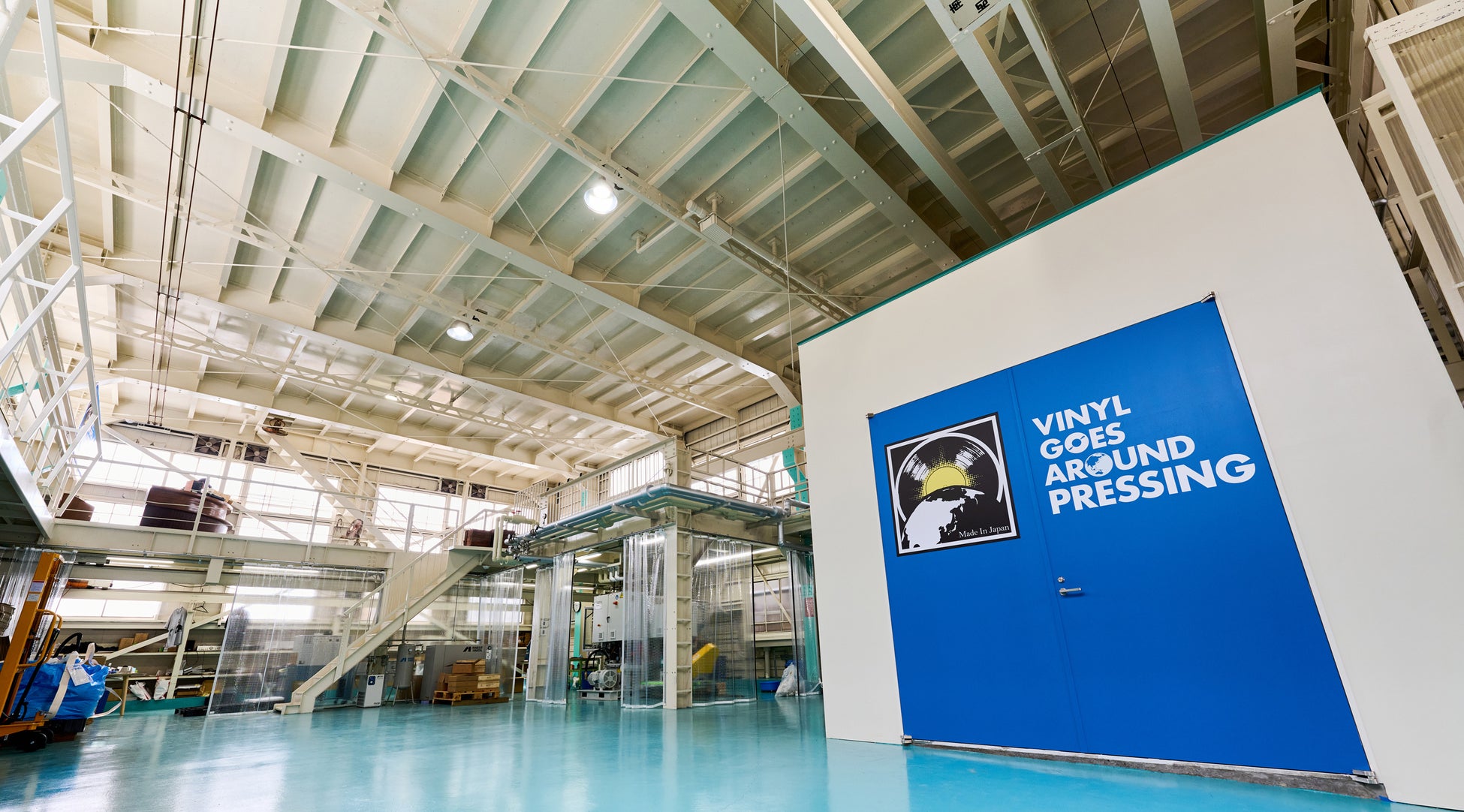 アナログ・レコード・プレス工場「VINYL GOES AROUND PRESSING」が本格稼働、受注・生産を開始いたします。