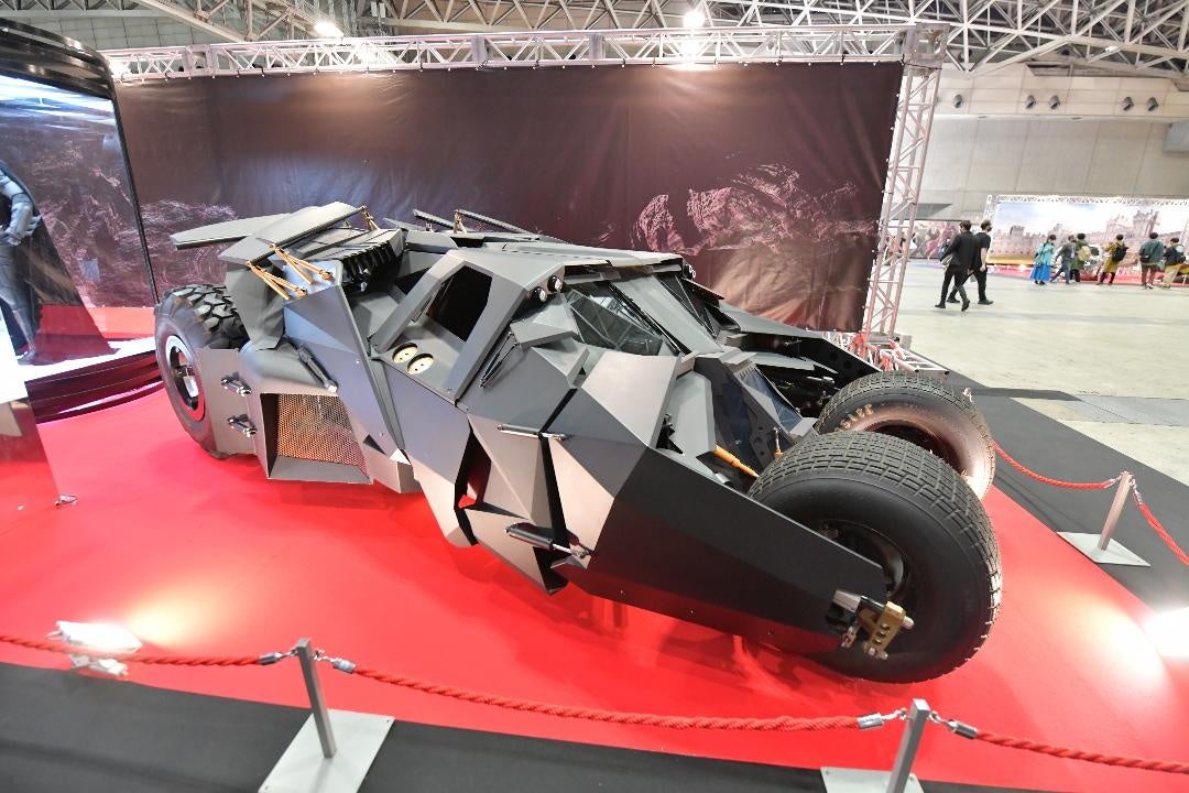 東京コミックコンベンションとのコラボレーションにより、映画バットマンに登場したバットモービル・タンブラーがFUEL FEST JAPAN 2024にやってきます！！タンブラーがサーキットを走ります。