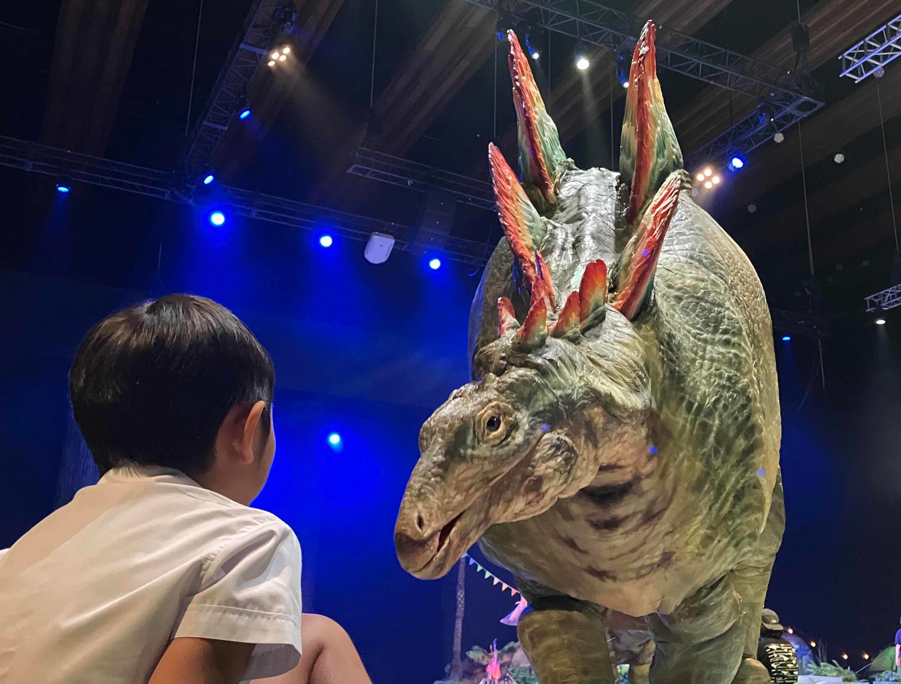 目の前に恐竜が！夏休み特別体験！DINO-A-LIVEダイナソーサマーキャンプ開幕！