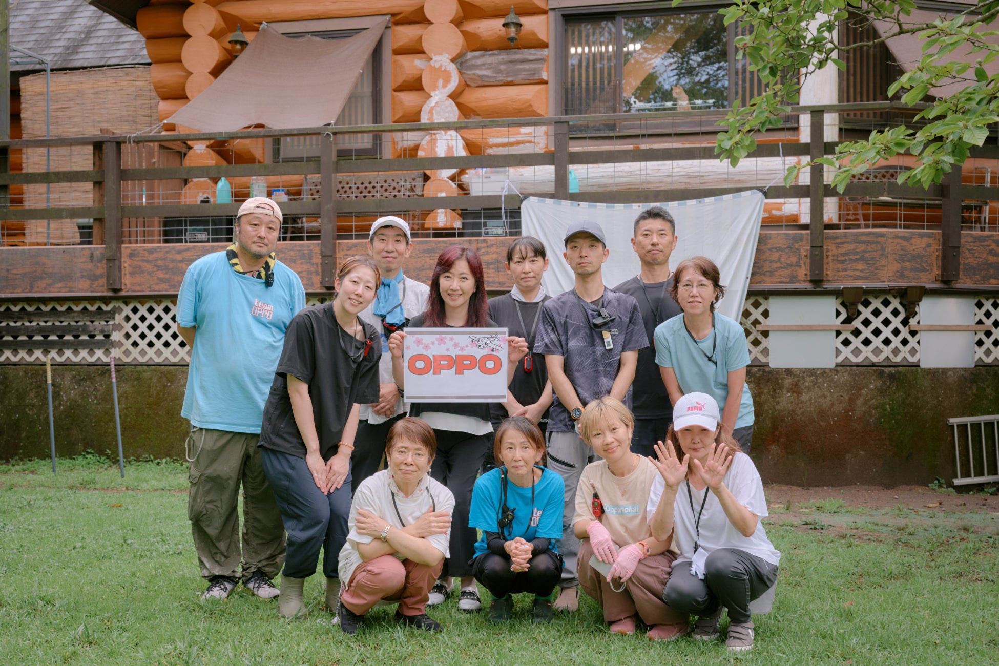 アンバサダーの伍代夏子氏が動物保護団体「OPPOの会」と「SORA 小さな命を救う会」を訪問