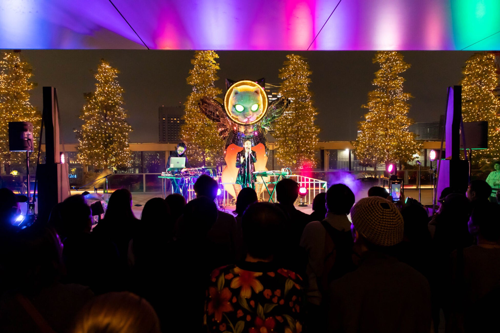 WONK 、Maika Loubtéによるスペシャルステージ『ROOFTOP LIVE GINZA SIX XMAS 2024』 を開催