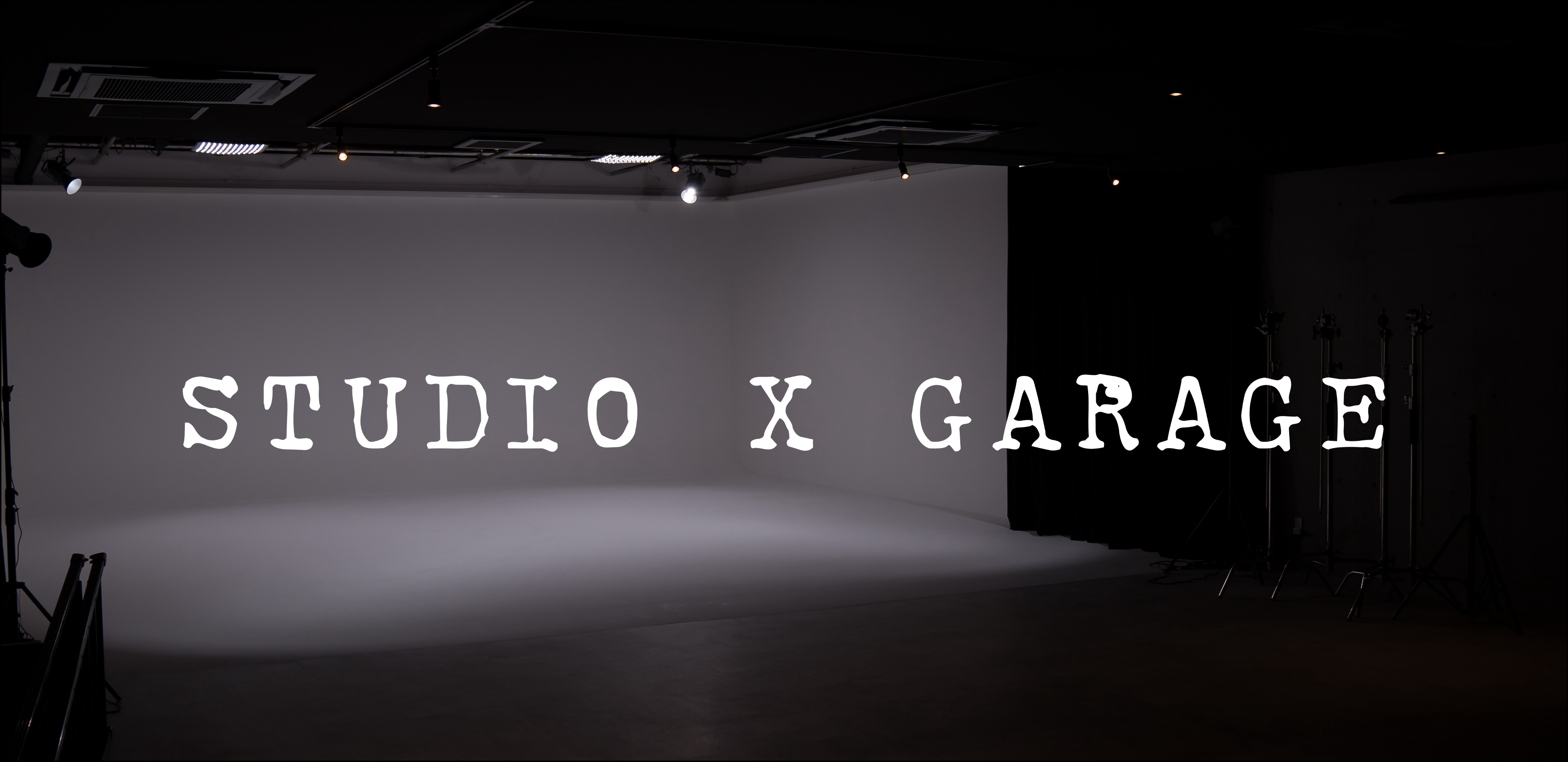 都心から20分でアクセス可能な都内大型撮影スタジオ
「STUDIO X GARAGE」が北区赤羽エリアにオープン！　
8.5m×8mの白ホリや壁面が着せ替え可能なハウススタジオエリア