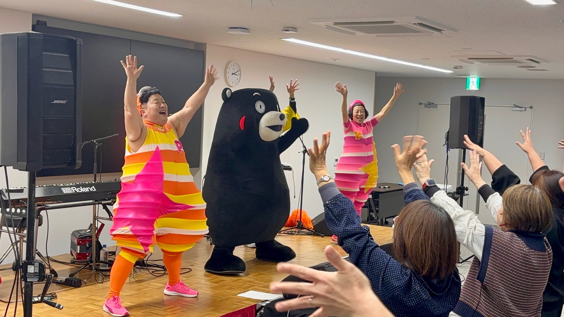 保育アーティストのケロポンズが熊本の幼稚園・保育園・こども園の先生方を対象とした無料講習会を開催！熊本県「こどもまんなか応援サポーター」くまモンもゲストで参加。