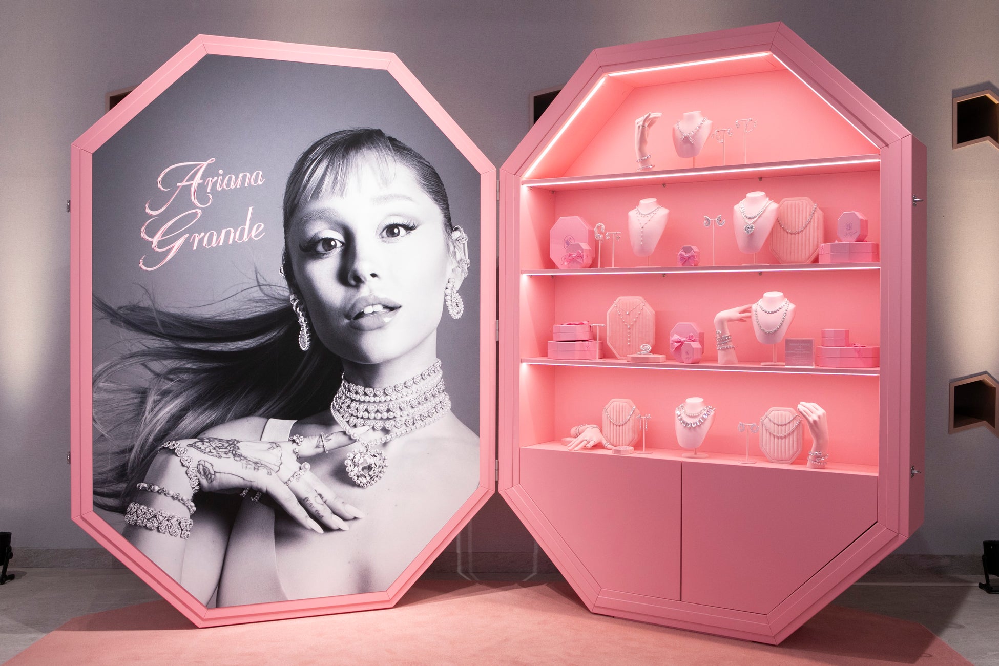 風車なのに、太陽光発電?!癒やし効果を生み出す1/f 揺らぎ発生機『MYKONOS』とは。独創的なアイデアで環境問題を支援する鳥海工業(株)が「東京インターナショナル ギフト・ショー」に出展します。