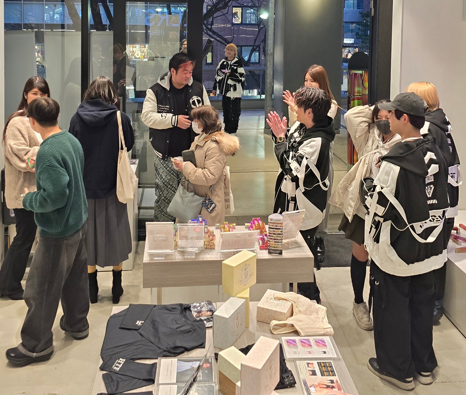 ViVi4月号特別版表紙は、初の単独表紙を飾る中島健人。「Kentism(ケンティズム)」をテーマに10Pの特集、「幻のケンティズム表紙」の特典まで。