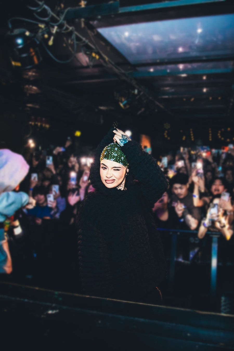 「ABEMA」、3月7日（金）よる10時より放送する『ダマってられない女たち』第12話に先駆けて、笹崎里菜、新川優愛らゲストのスタジオの様子を公開！