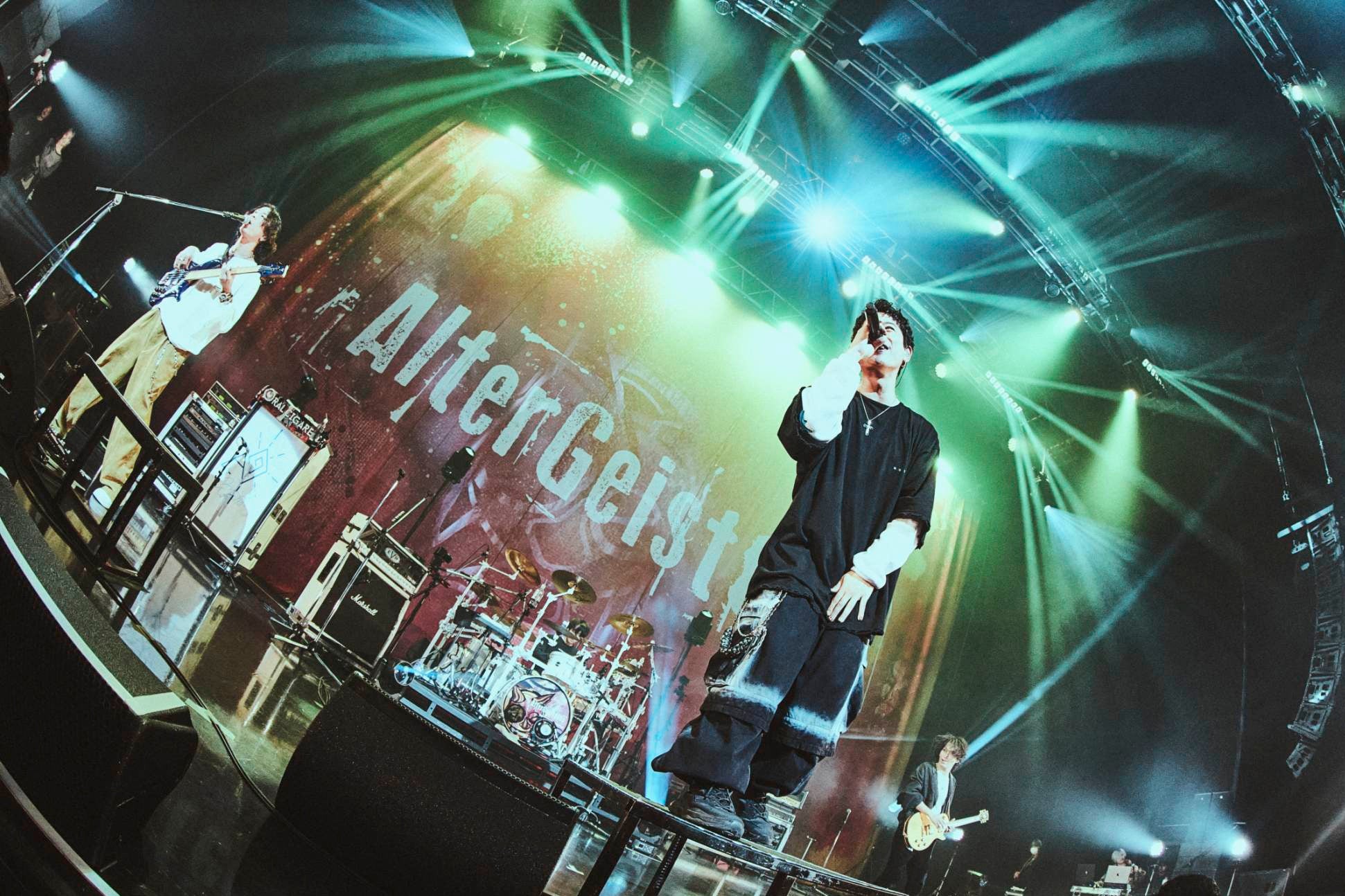 TM NETWORKのデビュー40周年を記念したWOWOWでの11カ月連続特集に追加企画が決定!40周年の集大成ライブツアーの中から、最終地の横浜アリーナ公演を2005年5月に独占放送・配信!