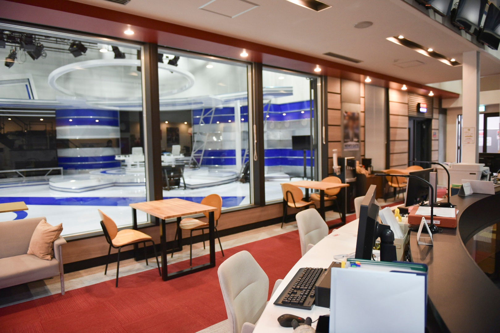 【予告編・追加劇場 公開！】高畑勲 監督『赤毛のアン～グリーンゲーブルズへの道～』5月30日（金）より2週間限定 全国リバイバル上映！