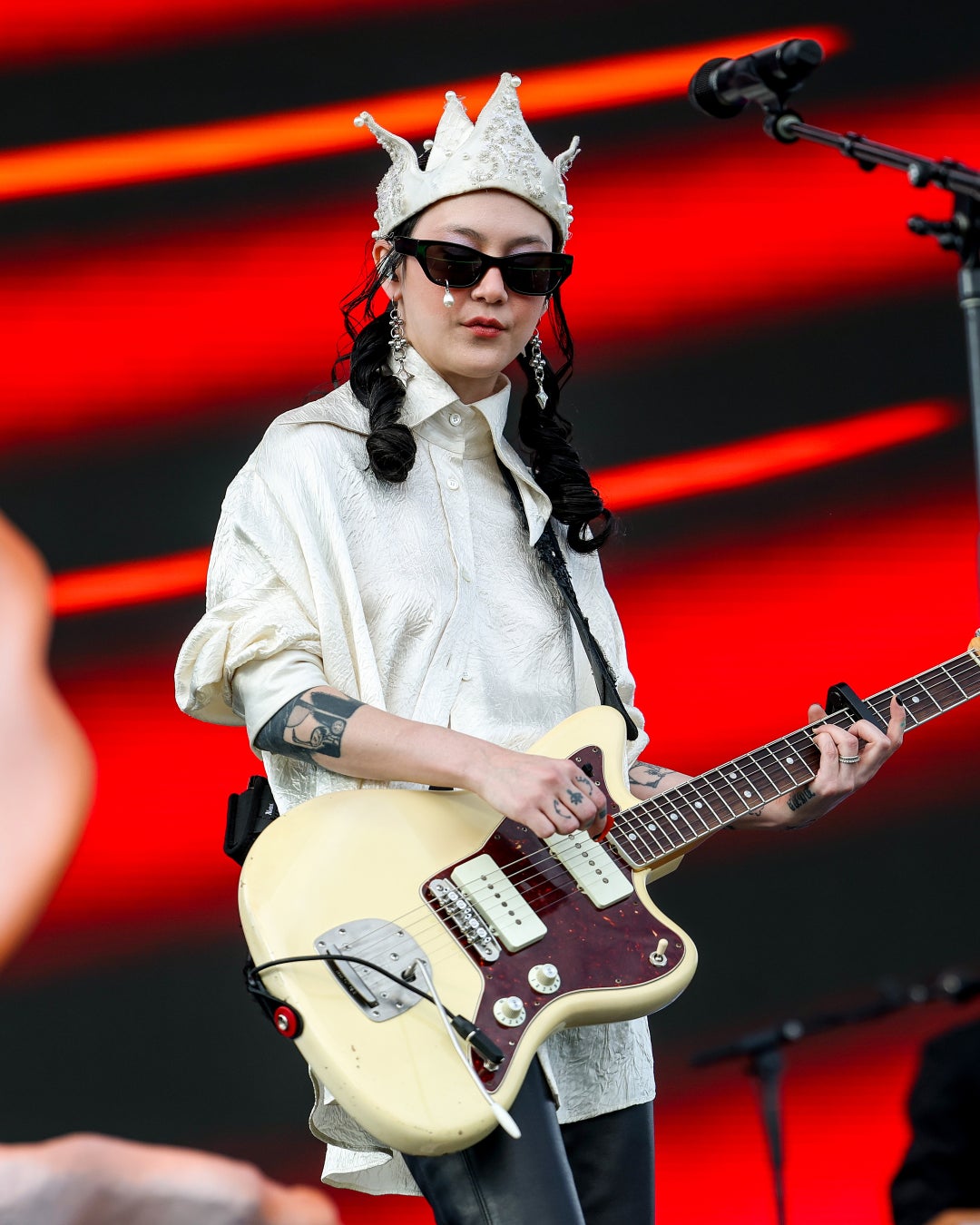 椎名林檎、デビュー日5月27日にWOWOWで「(生)林檎博’24 -景気の回復-」の模様を独占放送・配信決定!さらに、過去の(生)林檎博の模様もお届け!