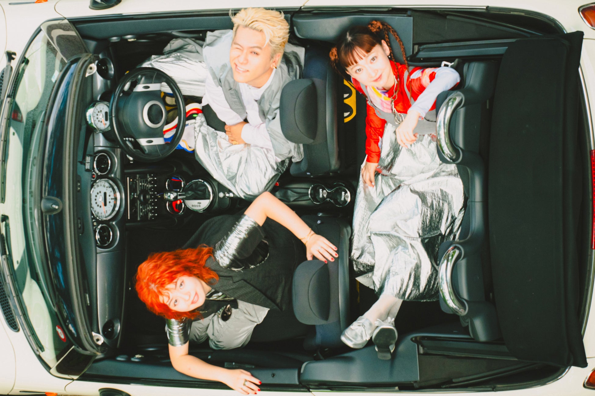 CONVERSE TOKYOが宝塚歌劇星組公演チケットプレゼントキャンペーンを実施中。キャンペーンを記念して宝塚歌劇団OGの綺城ひか理さん・天華えまさんを迎えたスペシャルビジュアルを公開!