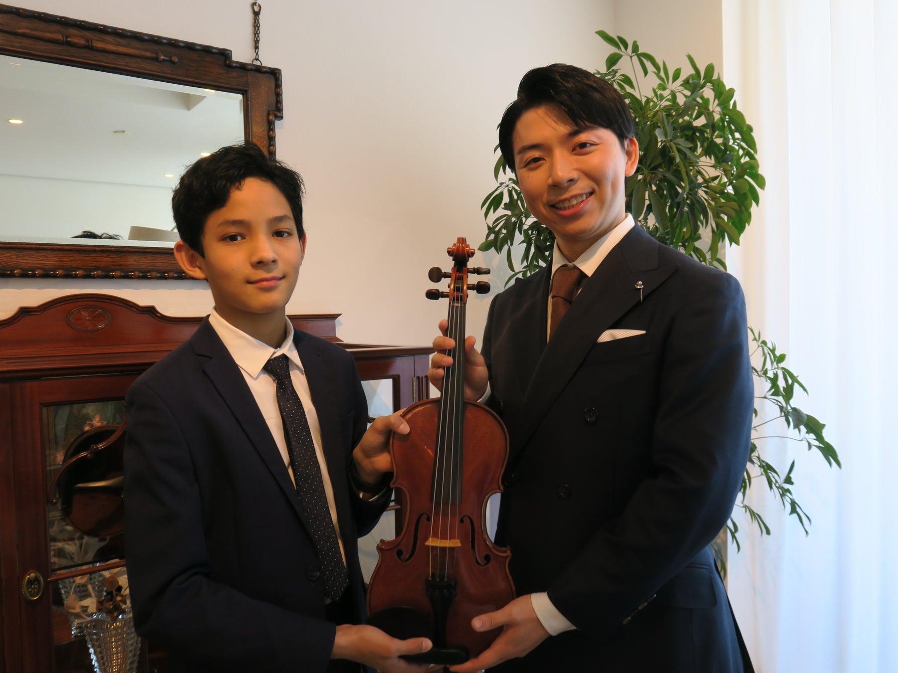 「ブルーマングループ」×「水曜どうでしょう」のあの二人の 衝撃のコラボ再び!番組ディレクター 藤村忠寿氏・嬉野雅道氏がナレーションを担当