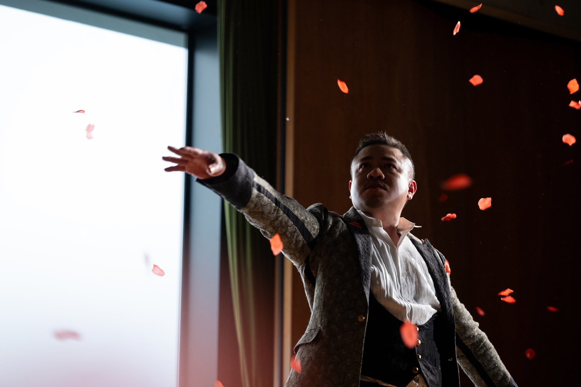 9番街レトロ・京極による初の個展を開催!「京極風斗の大原画展」