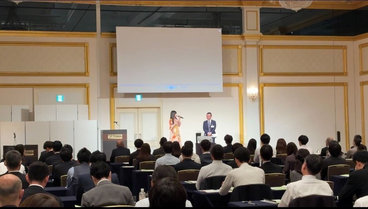 スター・ウォーズ『マンダロリアン』の大人気キャラクター、グローグーがルームライトになって登場! 押すたびにグローグーの可愛い声が聞こえる!