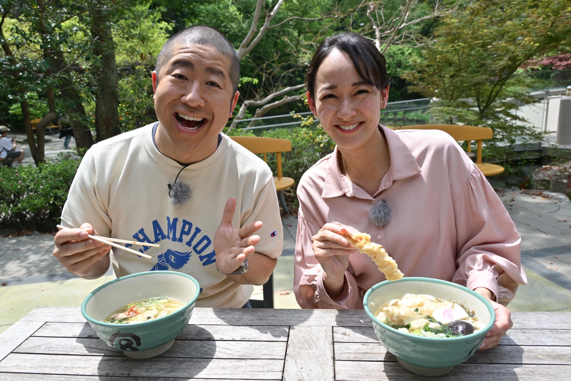 「歌とか興味ないから」「若さの秘訣は女性を見ること」歌謡界の大御所・前川清のハジけっぷりにメッセ黒田&くっきー!もタジタジ!? 大阪「弁天町」をおっさんぽ